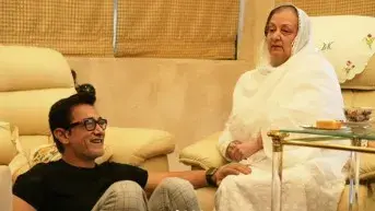 Aamir Khan rings in the New Year with Saira Banu, the latter pens emotional note Aamir Khan, Saira Banu