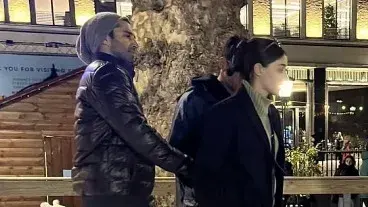 Ananya Panday-Aditya Roy Kapur enjoy ice skating in London, photo goes viral Ananya Panday