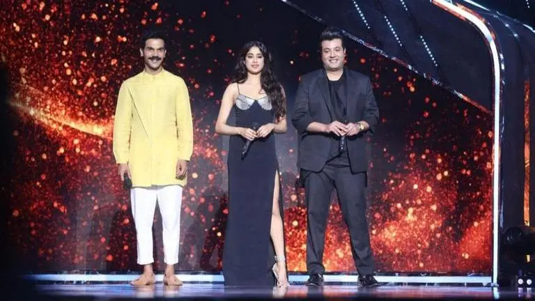Janhvi Kapoor, Varun and Rajkummar from 'Roohi' to appear on 'Indian Idol season 12' Janhvi Kapoor