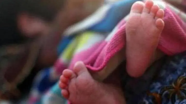 Maharashtra: Woman Gives Birth To 17th Child in 20th Pregnancy; Baby Dies Woman