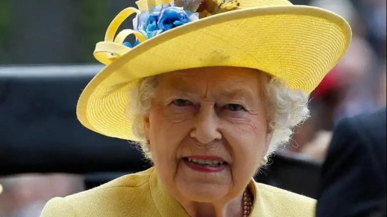 Kolkata consular official briefs Queen Elizabeth on COVID-19 repatriation