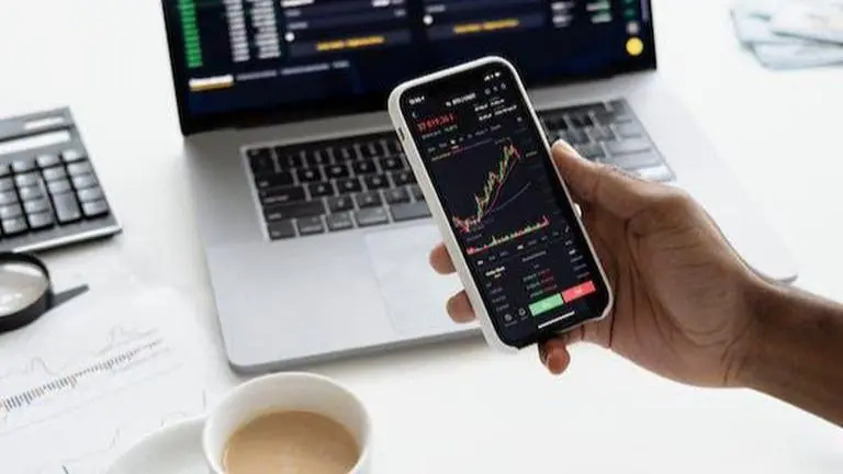 Sebi seeks curbs to limit retail investors' derivatives risk: Report India's regulatory body aims to tackle derivatives risk for retail investors | Image credit: Pexels