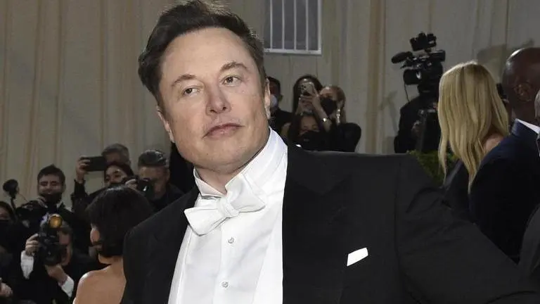Elon Musk tells investors he''ll pause on Tesla stock sales Elon Musk