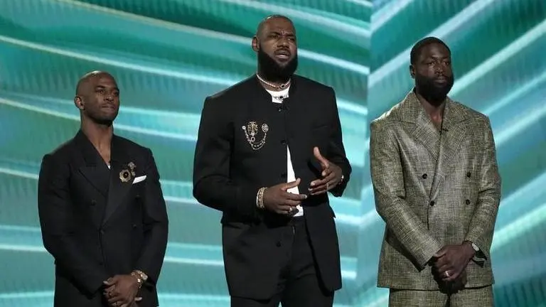 LeBron James will return to No. 23 next season after switching from No. 6 LeBron James