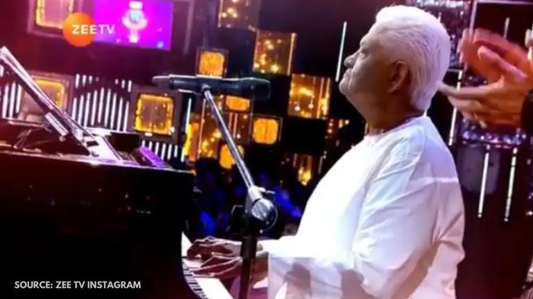 Veteran composer Pyarelal Ramprasad Sharma plays piano on Maniesh Paul's request Pyarelal Ramprasad Sharma