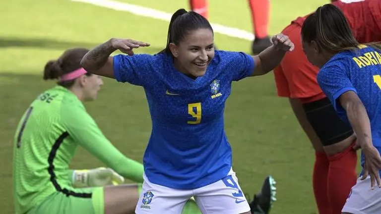 Debinha, Julia score and Brazil downs Canada 2-0