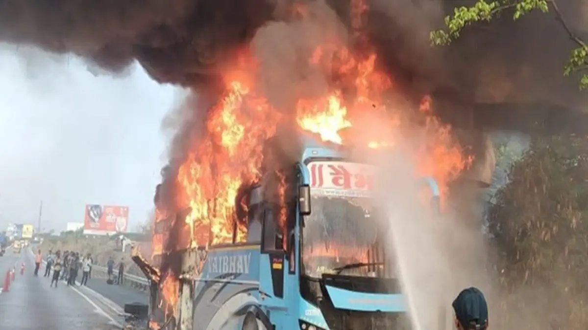 Moving Bus Catches Fire on Pune-Satara Highway in Maharashtra Mumbai-Pune Expressway Bus Fire