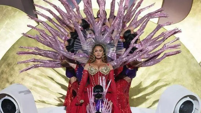 Beyonce returns on stage after 4 years, daughter Blue Ivy joins her Beyonce