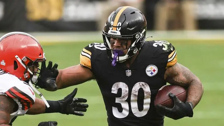 Steelers RB Conner letting play do talking during hot start