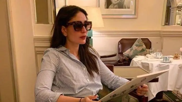Kareena Kapoor Khan cuddles with Saif and Taimur for last picture of 2020, see it here Kareena Kapoor Khan