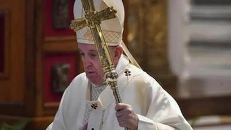 Pope Francis urges people to be more responsible for looking after Earth Pope Francis claims people should not harm the environment