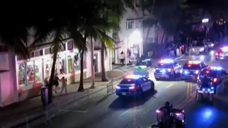Police disperse 'unruly' Miami spring break crowd