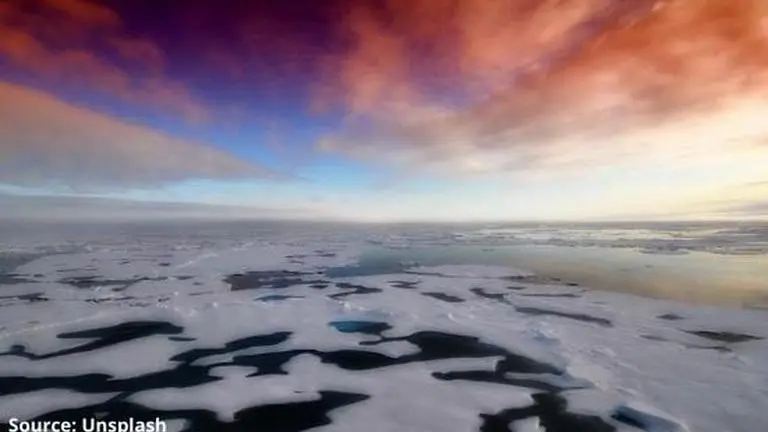 Equatorial Wind Patterns in Antartica reveal new connection between global circulation equatorial wind patterns