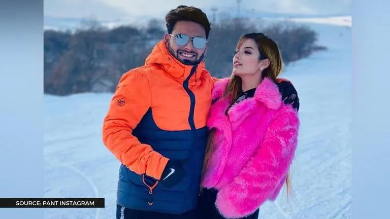 Rishabh Pant congratulates girlfriend Isha for new business venture, fans left in awe Rishabh Pant