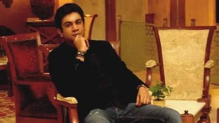 Magician or Hacker? Shankar Bakshi baffles people around with mind-boggling tricks again Shankar Bakshi