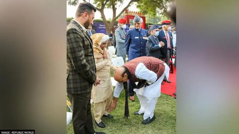 Rajnath Singh pays tribute to Colonel Hoshiar Singh; touches feet of PVC awardee's wife Rajnath Singh