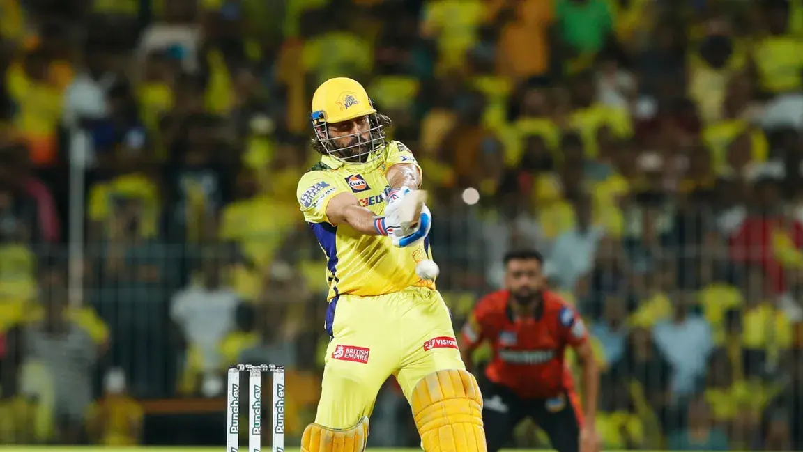 'Time stood still': MS Dhoni once again leaves fans elated with final over blitz during CSK vs SRH MS Dhoni