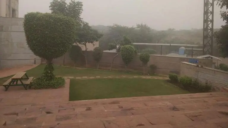 Delhi pollution level dip slightly