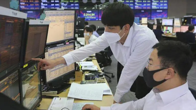 Shares mixed in Asia as China-US tensions cast shadow