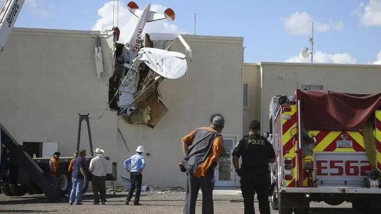 2 killed when plane crashes into public storage building