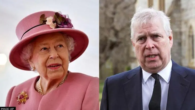 Prince Andrew visits Queen in Windsor; first appearance since friend Maxwell's conviction Prince Andrew