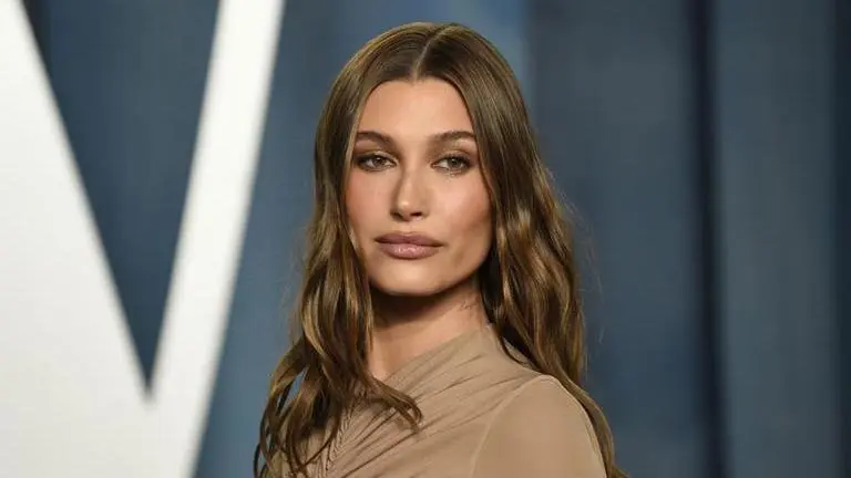 Hailey Bieber shares 'painful' experience of having an ovarian cyst the 'size of an apple' Hailey Bieber