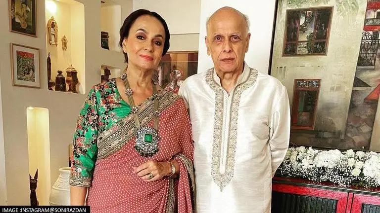 Soni Razdan beams with joy in picture with husband Mahesh Bhatt from Ranbir-Alia's wedding Soni Razdan