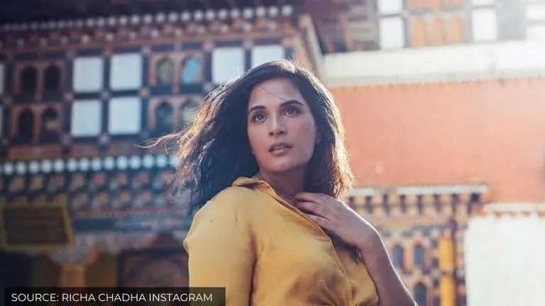 Richa Chadha's breezy picture melts beau Ali Fazal's heart as he comments 'Mohabbat' Richa Chadha