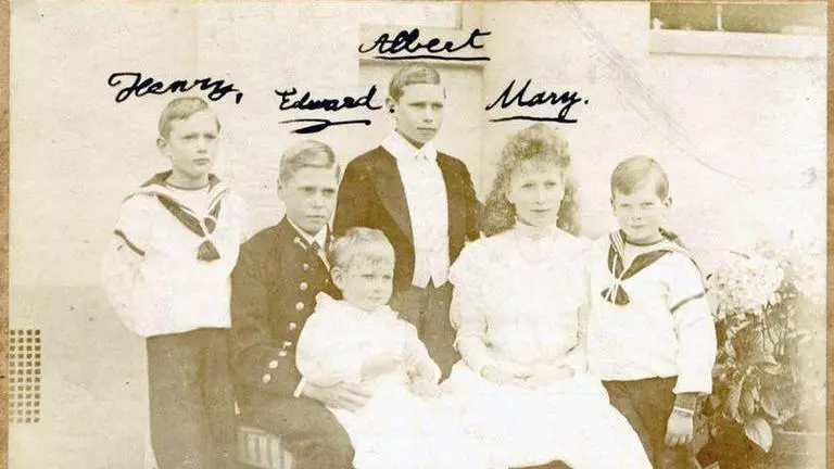 UK: Rare photo of royal children showing ‘Lost Prince’ John up for auction UK