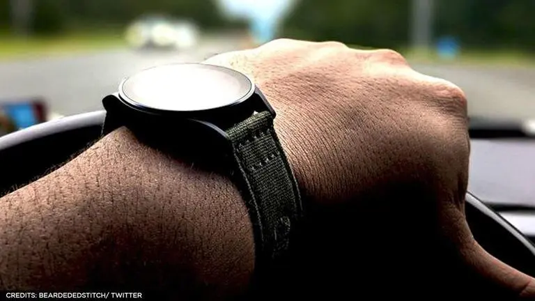 Samsung Galaxy Watch 4 Classic, Buds 2 pre-booking goes live: Check prices and specs Samsung Galaxy Watch 4 Classic