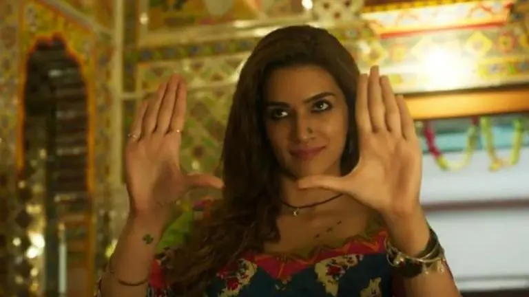 Kriti Sanon thanks fans for showering love as 'Mimi' clocks one month Kriti Sanon