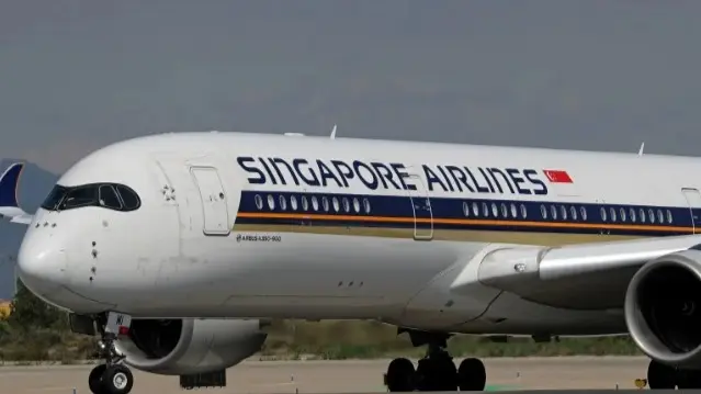 Singapore Airlines Flight Suffers Turbulence, Video Captures Aftermath | WATCH Singapore Airlines