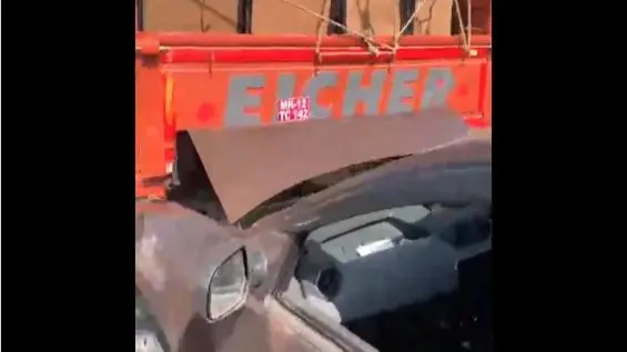 Pune Traffic Alert: Speeding Truck Smashes 4 More Vehicles Near Navale Bridge Chowk, 1 Injured Speeding Truck Hits 4 Vehicles In Pune