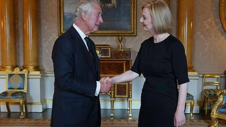 Uk pm liz truss' awkward curtsy to king charles iii baffles twitter, triggers meme fest