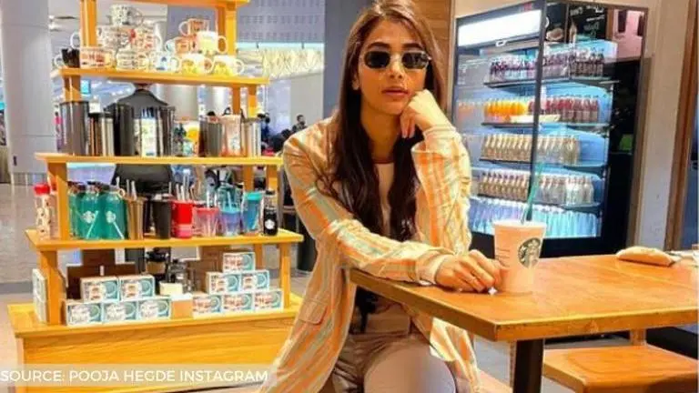 Pooja Hegde's 'delayed flight' becomes reason for fans to go 'Wow', see pic pooja hegde