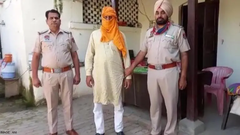 Punjab Police seizes heroin worth Rs 34 crores from Indo-Pak border; arrests drug smuggler Punjab