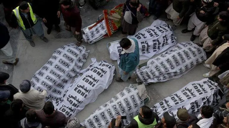 Pakistani Shiites continue sit-in over killing of 11 miners