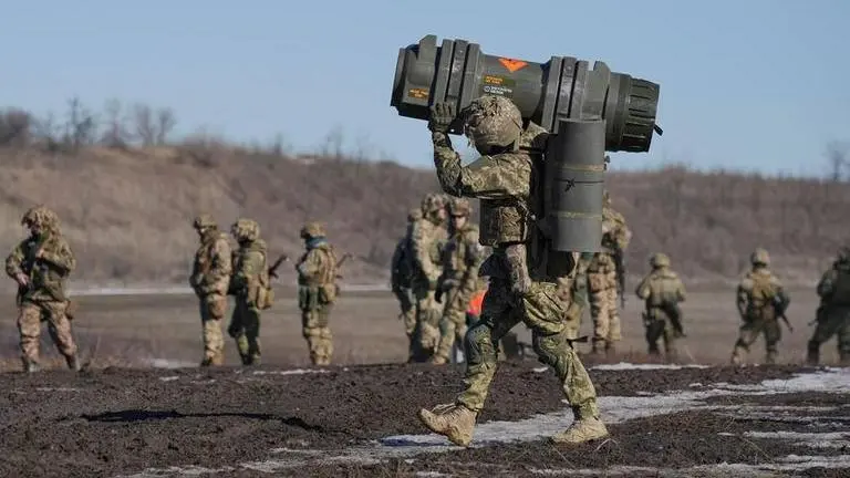 Ukraine claims Russian troops running out of food, fuel & ammo as war enters day 27 Ukraine