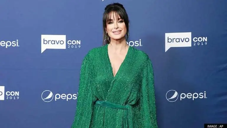 Kyle Richards reveals how she broke her nose during a fight scene in 'Halloween Kills' Kyle Richards