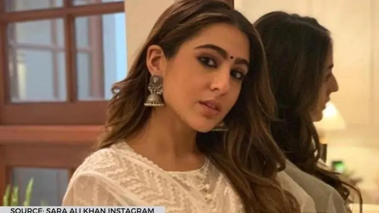 Sara Ali Khan shows how to do 'Adab' in the most perfect way | See pic here Sara Ali Khan