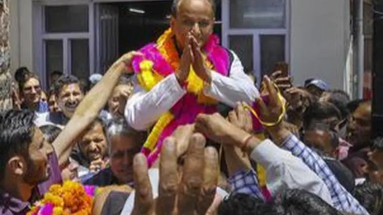 Congress leader Surender Chauhan elected Shimla Mayor, Uma Kaushal to be his deputy