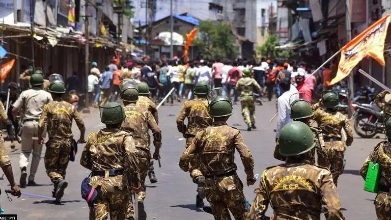 Maha: Kolhapur returning to normalcy, 36 people arrested so far for violence, say police Maharashtra's Kohalpur returns to normalcy after violence