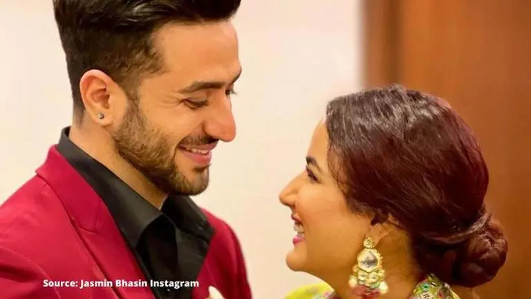 Aly Goni shares new video from mehendi ceremony with Jasmin Bhasin; see post Aly Goni