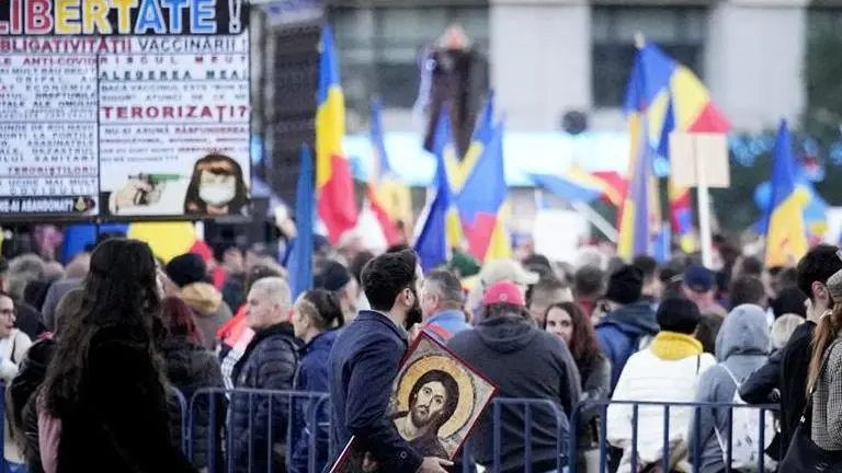Romania: Over 5,000 far-right protestors rally against COVID restrictions in Bucharest romania