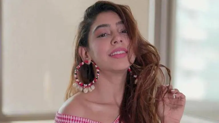Niti Taylor speaks about 'new beginnings'; confirms joining 'Bade Achhe Lagte Hain 2' Niti Taylor
