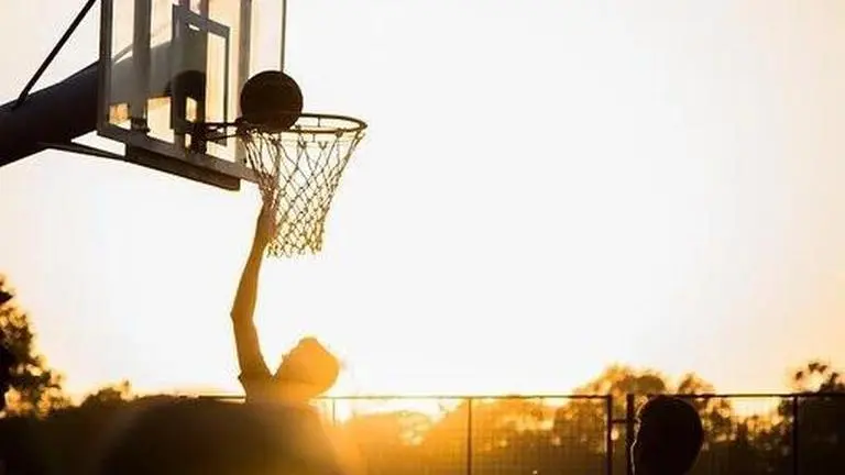 Clippers Rivers praises incredible Kawhi, Mavs Doncic injury "not that bad"