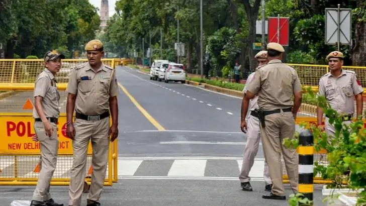 दिल्ली में पुलिस के साथ मुठभेड़ के बाद तीन वांछित आरोपी गिरफ्तार Delhi Police