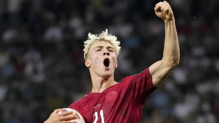 Manchester United sign striker Rasmus Hojlund from Atalanta, seal five-year contract for $82 Million Rasmus Hojlund