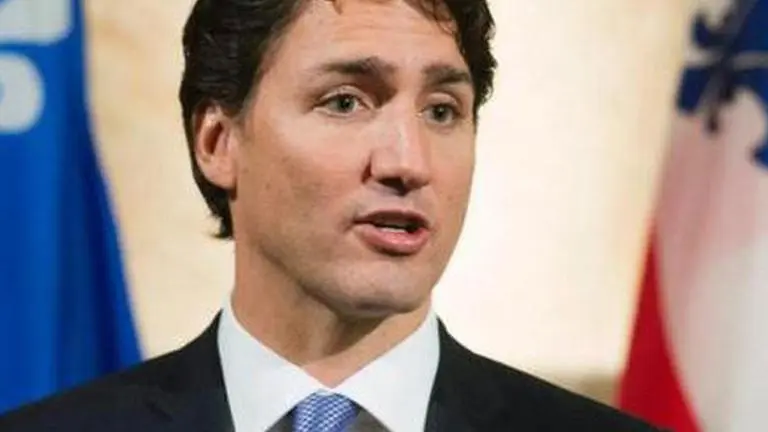 Canada protesters urge PM Trudeau to 'stand up to Trump' as he took a knee at rally 'Stand up to Trump' chanted by protestors at Canadian PM Trudeau