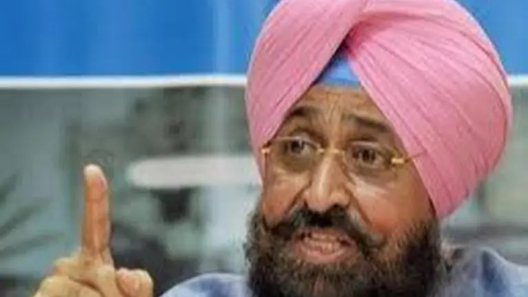 Bajwa seeks sacking of Punjab AG Bajwa